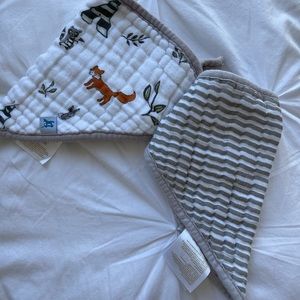 Little Unicorn Baby bibs NWOT